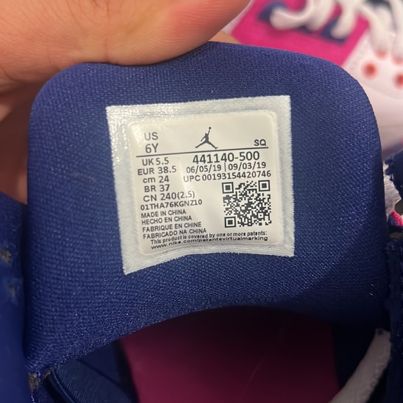 Jordan retro 3 gs size 6y - Picture 7 of 8